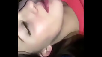 Video Buatan Sendiri Teman Wanita Saya Memberikan Blowjob