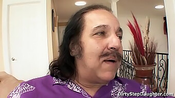 Η τυχερή συνάντηση του Ron Jeremy με μια γλυκιά καστανή έφηβη