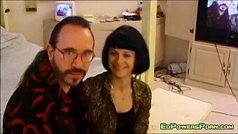 Ed Powers Og Nona Mejone'S Hotte Møde I Klassisk Vintage Stil