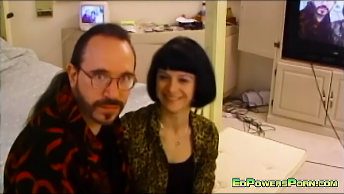 Ed Powers og Nona Mejone's hotte møde i klassisk vintage stil