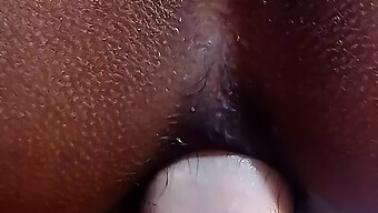 Close-Up Intens Dari Vagina Ketat Dan Payudara Kecil Seorang Wanita Latina.