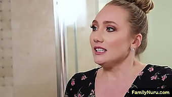 เด็กสาวเซ็กซี่ Aj Applegate ได้รับการนวดจากพ่อของเธอ