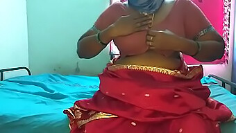 একটি Milf একটি বড় গাধা খোকার সাথে দুষ্টু হয়।