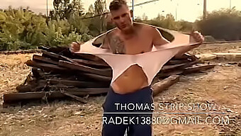 Thomas.J ถอดเสื้อผ้าตัวเองเปลือย