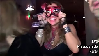 Festa De Mascarada Sexy Com Sexo Em Grupo E Newport