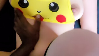 Ερασιτέχνης Γαλλίδα Με Στολή Pikachu Παίρνει Σκληρό Γαμήσι