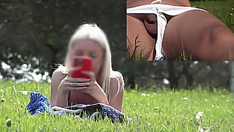 Amatööri Exhibitionist Näyttää Hänen Pieni Kukko Public Park