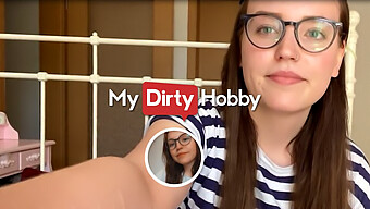 Leni_lizz Gradually Acclimates To Being Unclothed On Camera - Mydirtyhobby