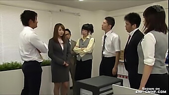 Les Femmes Japonaises Subissent L'Humiliation Sur Le Lieu De Travail