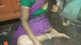 Desi Aunty With Small Tits Urinates In Homemade Video