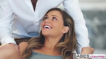 Richie Black ve Mia Malkova, bebekler için sıcak bir videoda