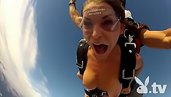 Acción De Skydiving Exclusivo Para Miembros De Playboy En 1280x720 Hd