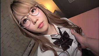 Adolescente Con Gafas Tiene Su Coño Apretado Lleno De Ikebukuro