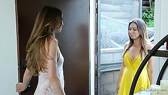 Melissa Moore Và Capri Anderson Trong Một Buổi Liếm Lồn Nóng Bỏng