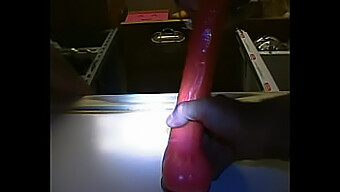 Uma experiência de dildo de garganta profunda