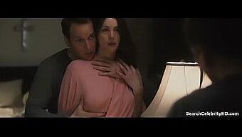 Liv Tyler khoe vòng một to và trở nên nóng bỏng trong The Ledge