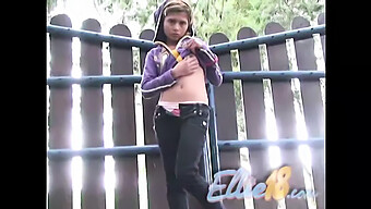 Dedos Al Aire Libre Con Una Teen Jovencita Y Viciosa