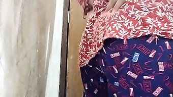 Hot Indian Wife Gets Licked In The Bathroom