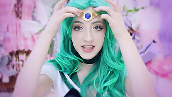 Beckii Cruel'S Sailor Neptune Cosplay: Een Verleidelijke Traktatie Voor Jongens