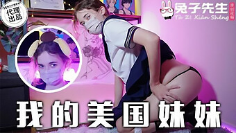 哥哥发现他的继妹和另一个男人出轨 - 美国desi性爱