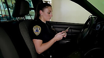 Aaliyah Taylor, Polis Milf Panas, Diliwat Oleh Sekumpulan Samseng Dalam Video Liar