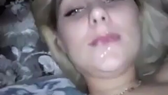 18 Yaşındaki Kız Bir Creampie Ve Yatıştırıcı Alıyor