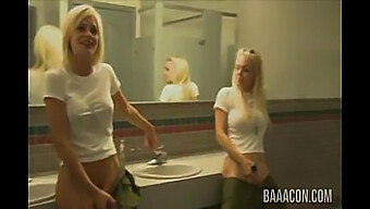 Deux Blondes Se Font Une Incroyable Fellation