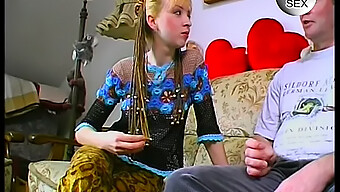 Vintage Porno: Zwei Alte Typen Ficken Eine Kleine Rothaarige